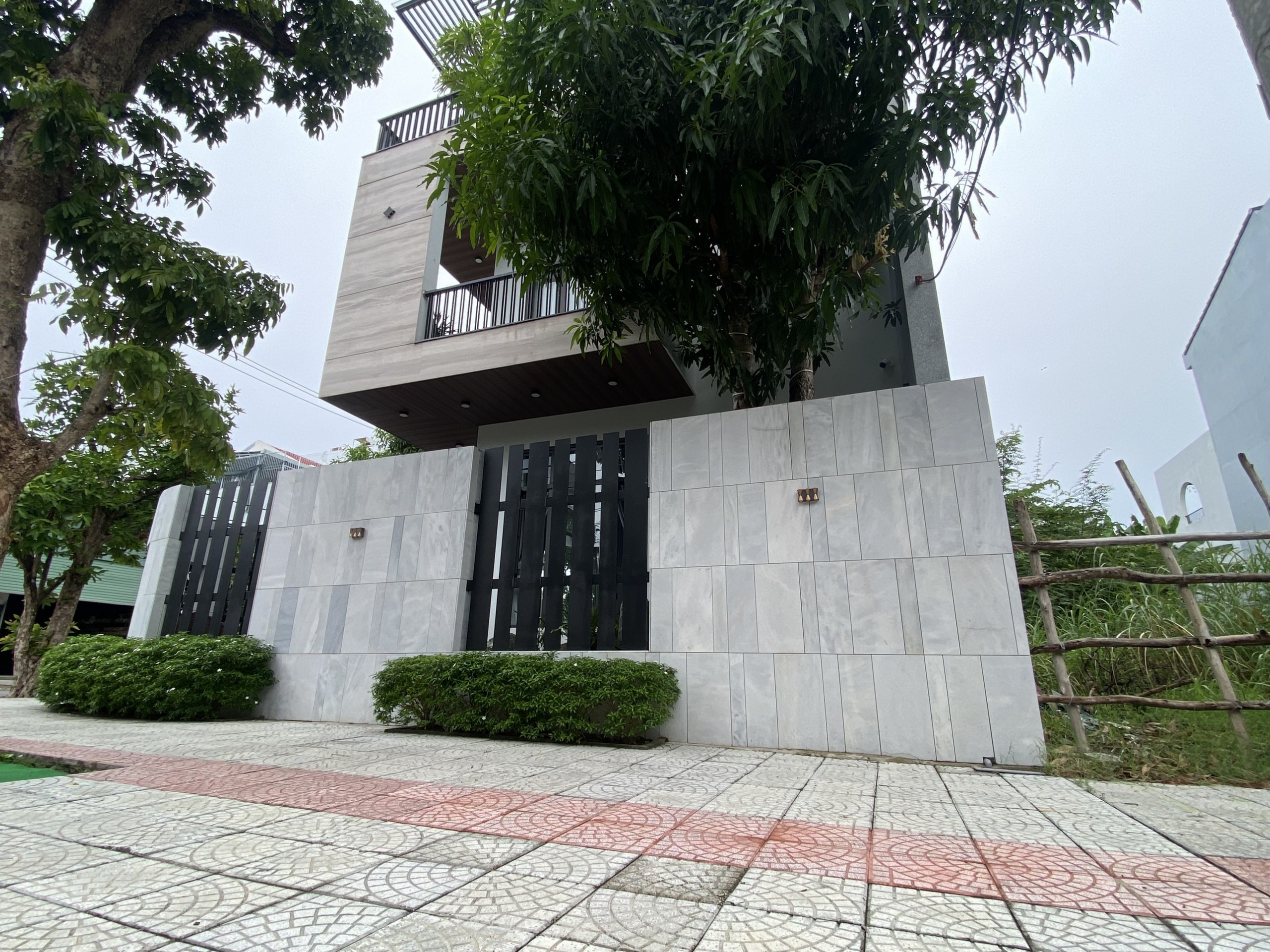 Đá ốp trụ cổng
