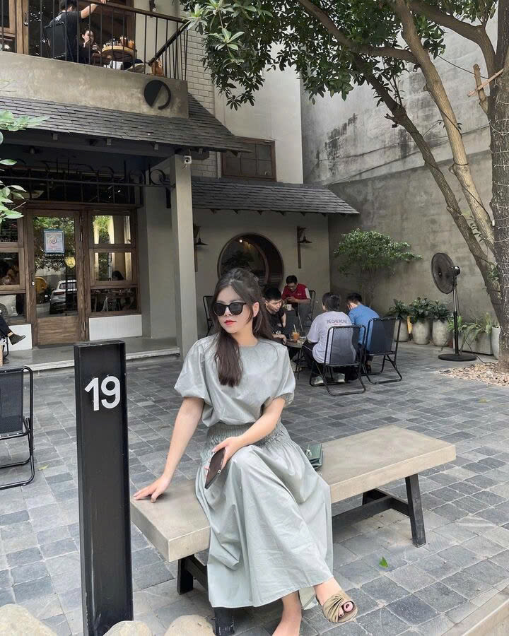 Đá lát sân Đá lát sân xanh quay mẻ tại một không gian quá cafe