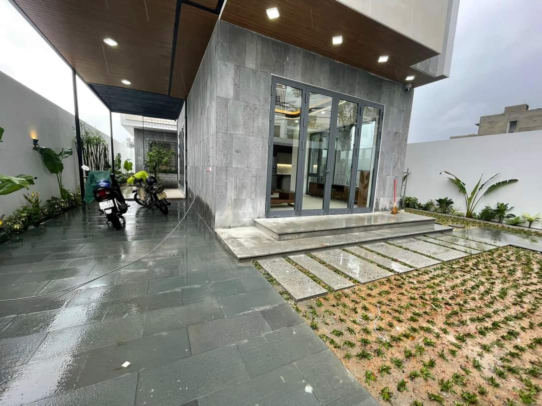 Giá đá xanh rêu Một sân vườn đẹp và chất lượng thì giá đá xanh rêu bao nhiêu cũng cảm thấy thật xứng đáng